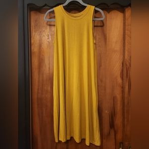 Mustard sleeveless dress with pockets